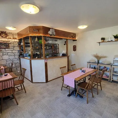 Ancora Faros Apartman *