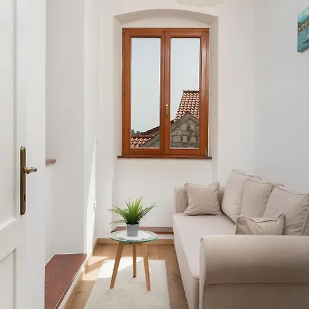 Ancora Faros Stari Grad